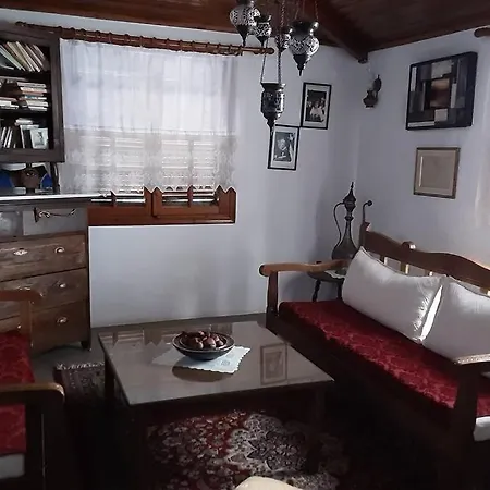 Tatil Evi John Actors Kavala